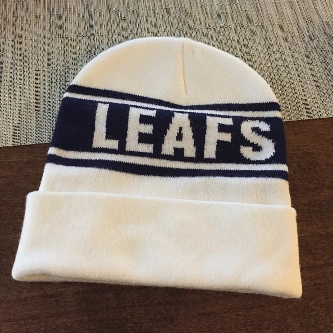 Brand New Maple Leafs Tuque photo 1