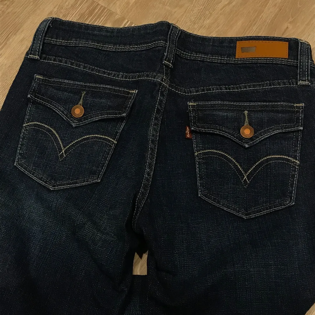 Levi’s Demi Curve Jeans (size 7) photo 6