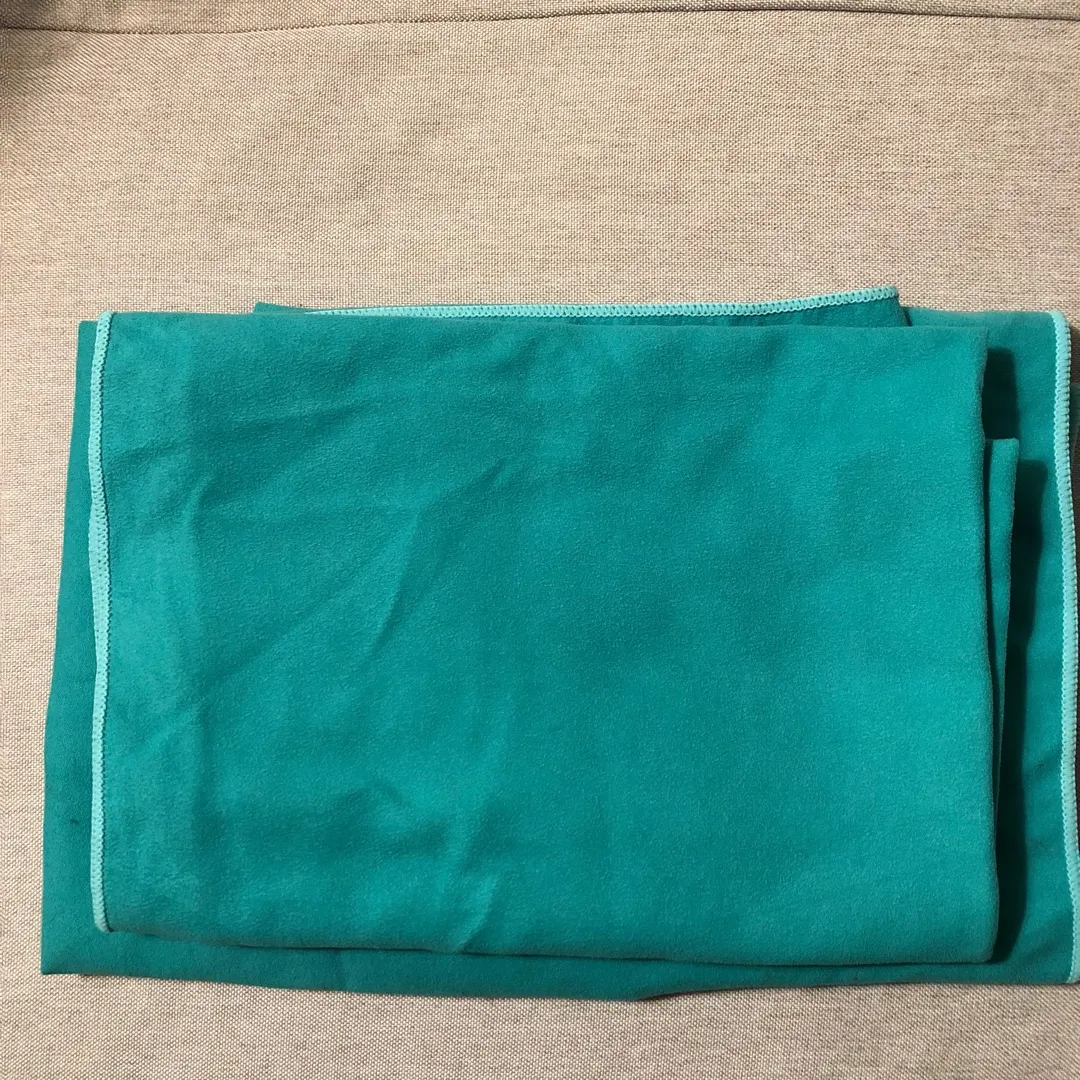 Never Used. 1 Turquoise Yoga Towels Microfiber. photo 1