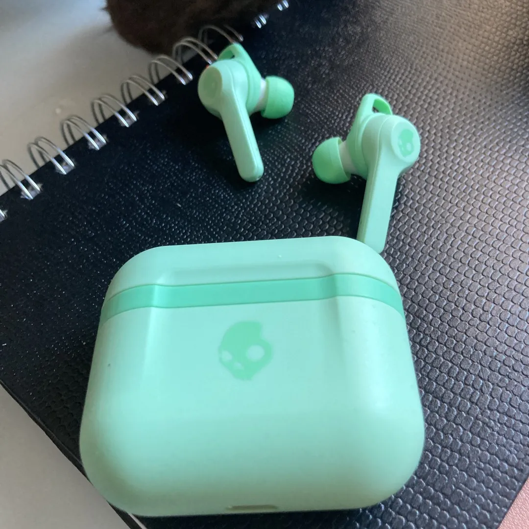 Wireless Skull Candy Headphones photo 1