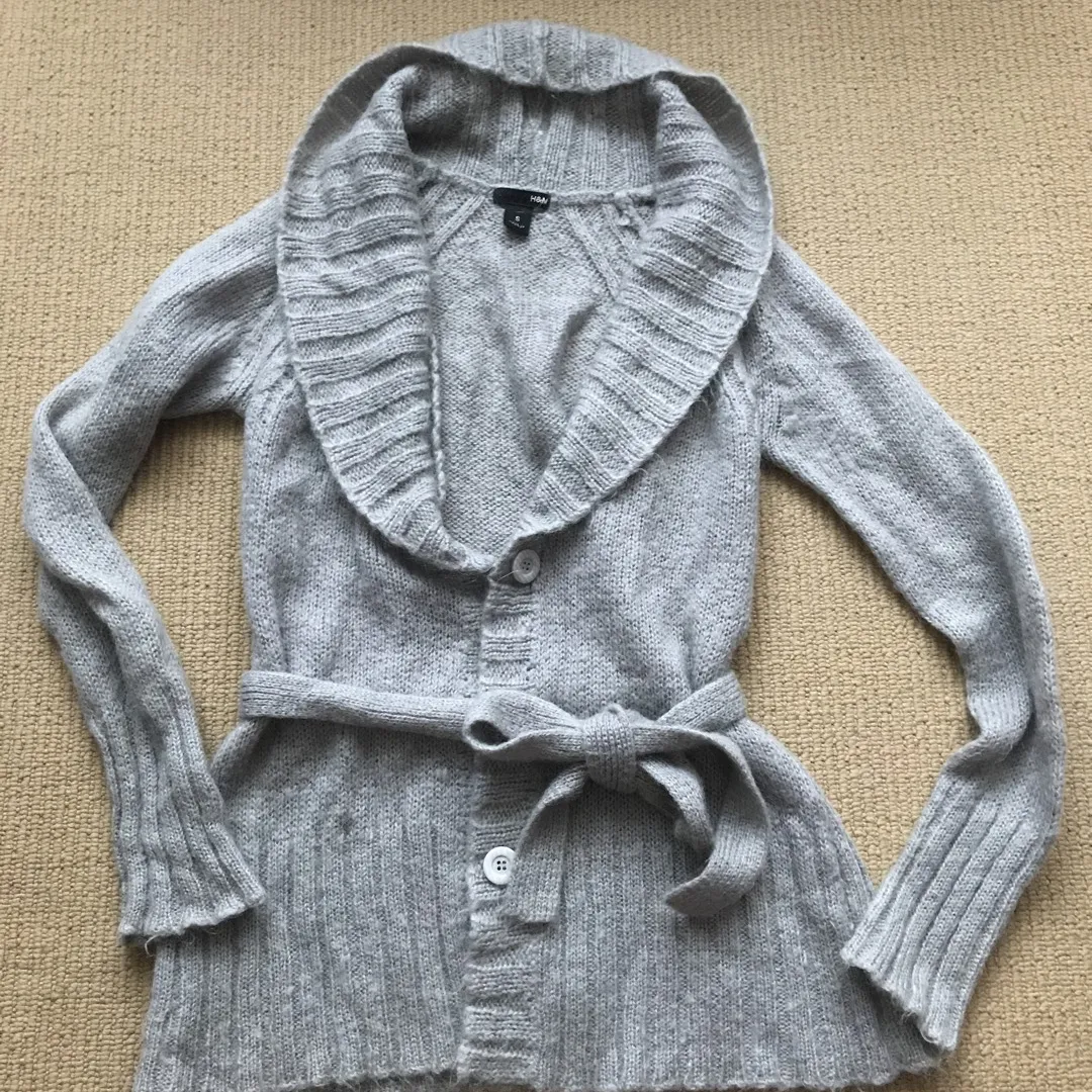 🥫🥫H&M Cardigan Sweater - S photo 1