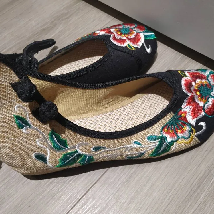 Embroidered Fabric Shoes photo 1