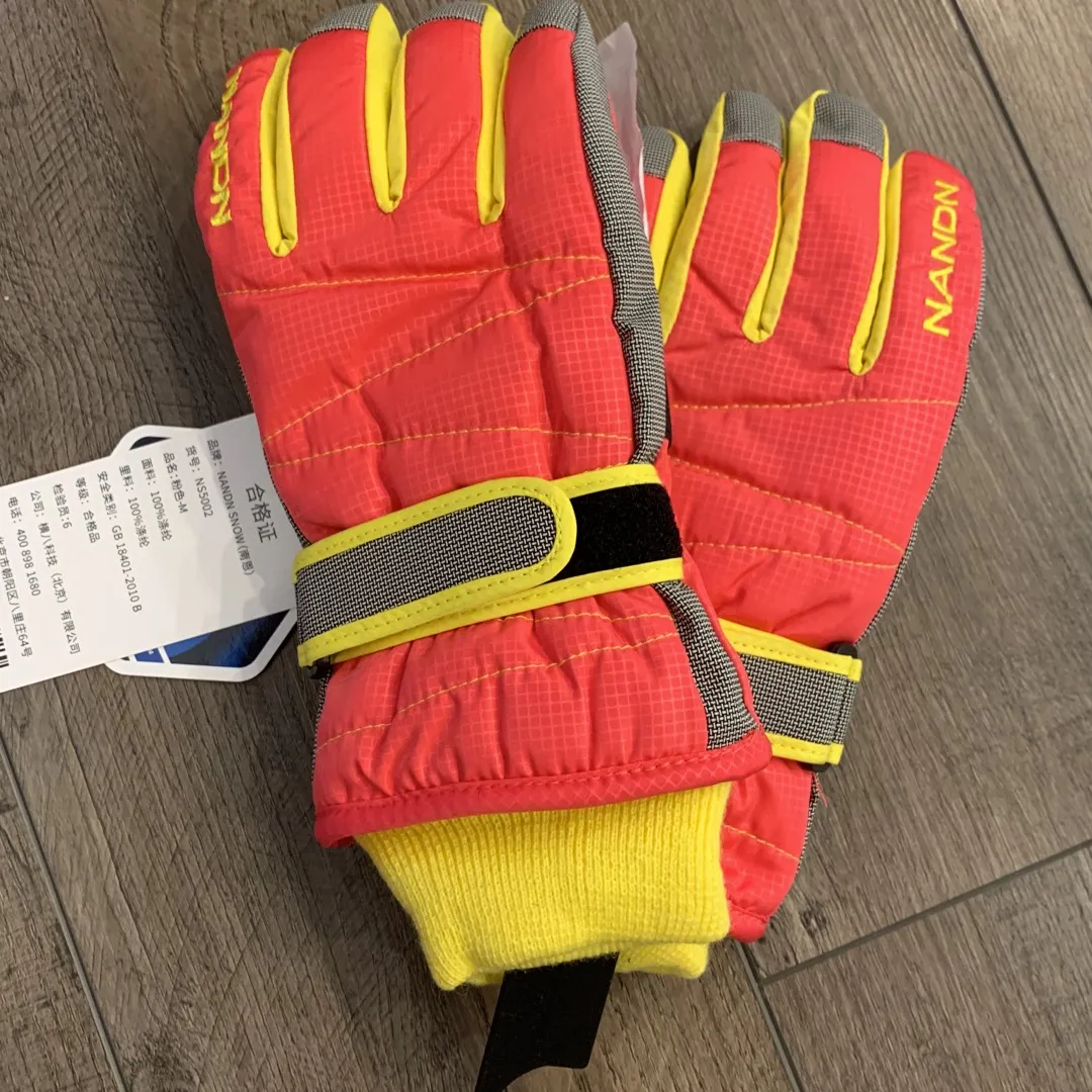 BNWT Ski Gloves (9-14 Years Old) photo 1
