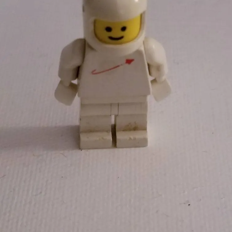 Lego Classic Spaceman photo 1