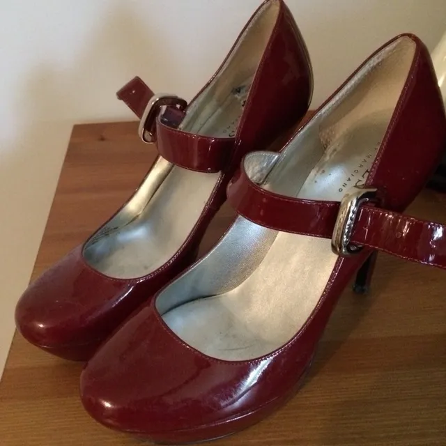 High Heel Guess Shoes. Size 7 photo 3