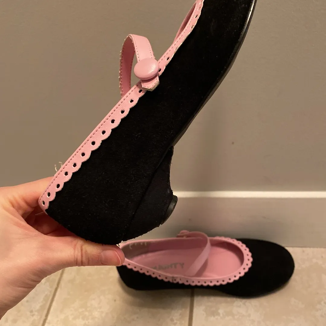 Black & pink suede low kitten heels photo 4