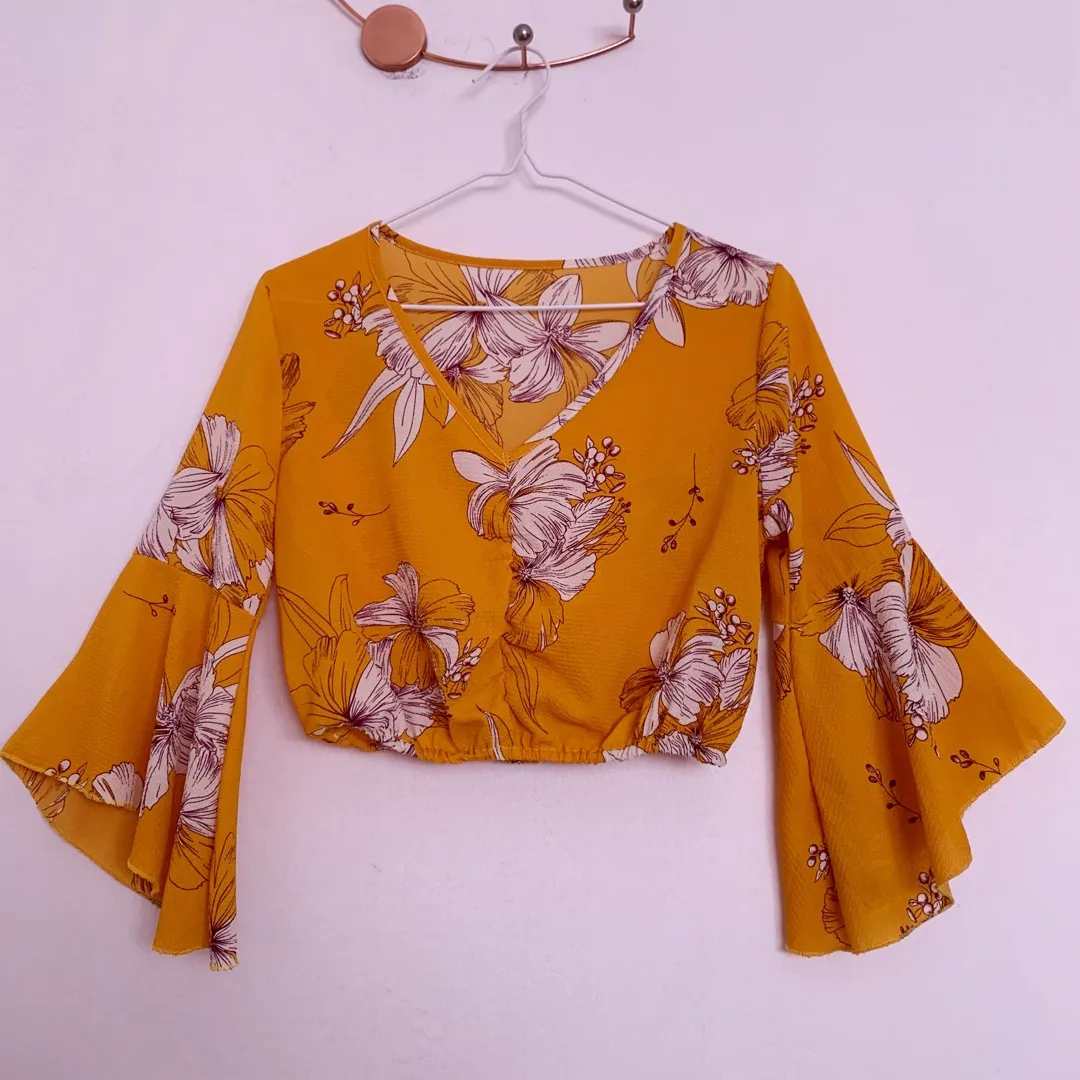 BNWOT Yellow Floral Butterfly Sleeve Crepe Top photo 1