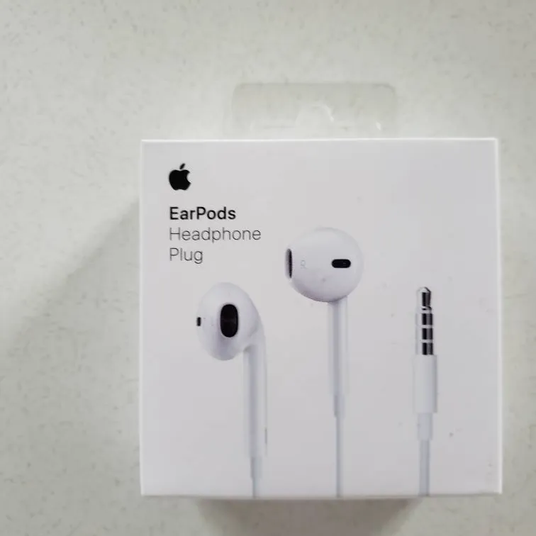 Apple EarPods photo 1