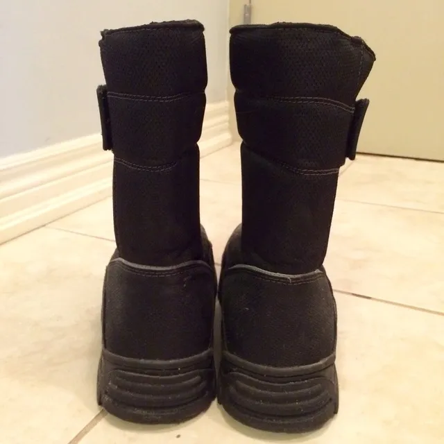 Men's Black Winter Boots Size 10 photo 4