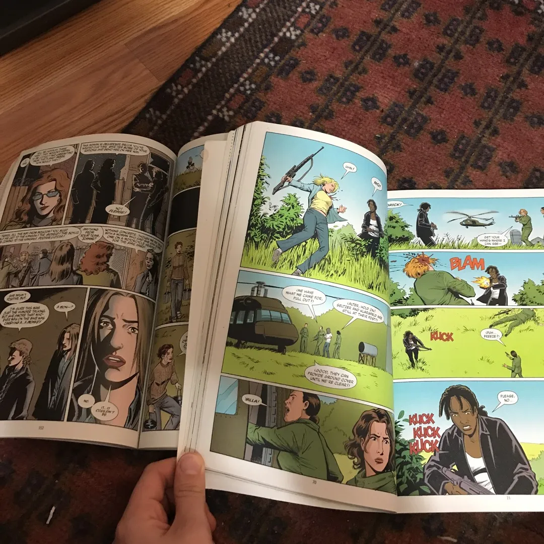 Graphic novel: Y The Last Man Book One And Two photo 3