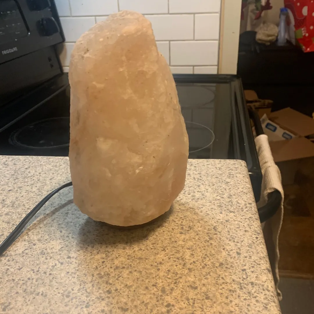 EUC Medium Sized Salt Lamp photo 1
