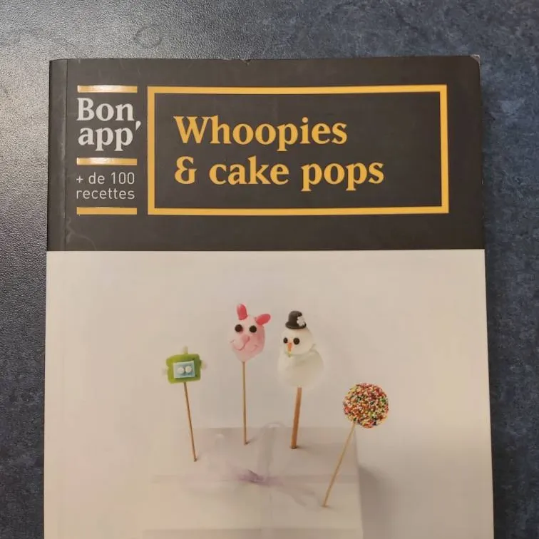 Whoopie And Cake Pops Recipe Book In FRENCH photo 1