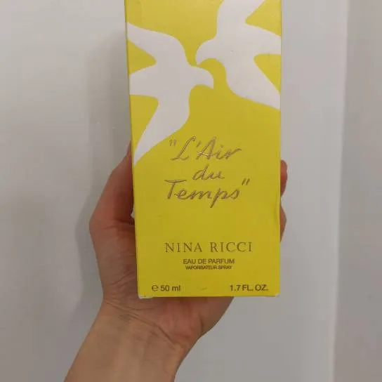Nina Ricci L'air Du Temps Perfume photo 1