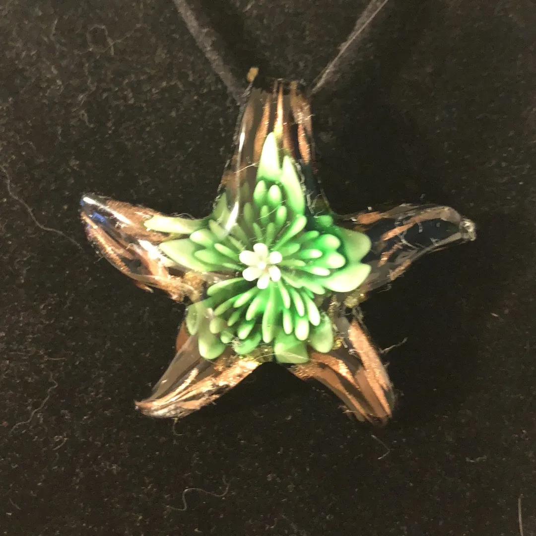 Glass star pendant necklace photo 1