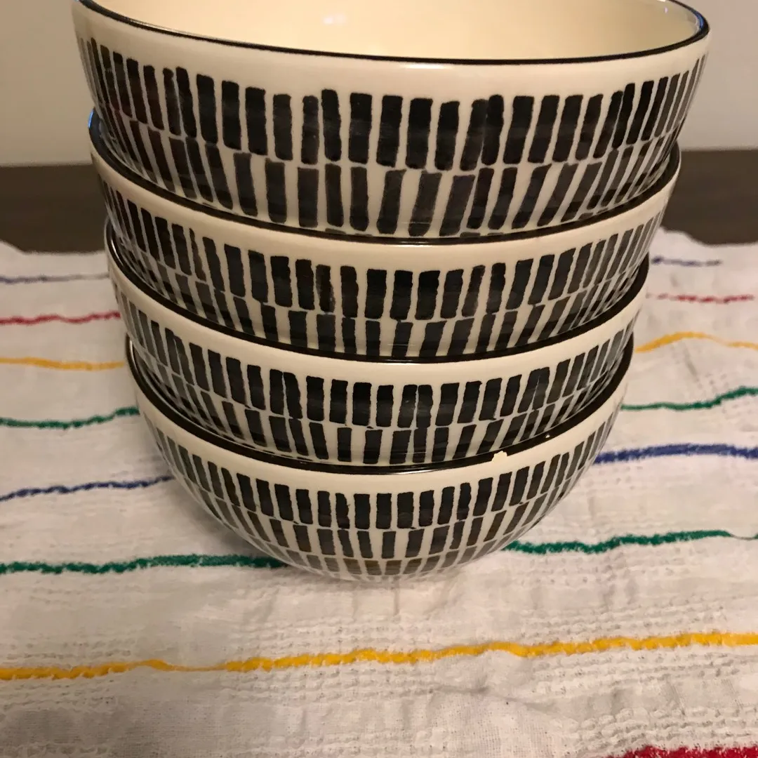 4 West elm Black And White Bowls photo 1