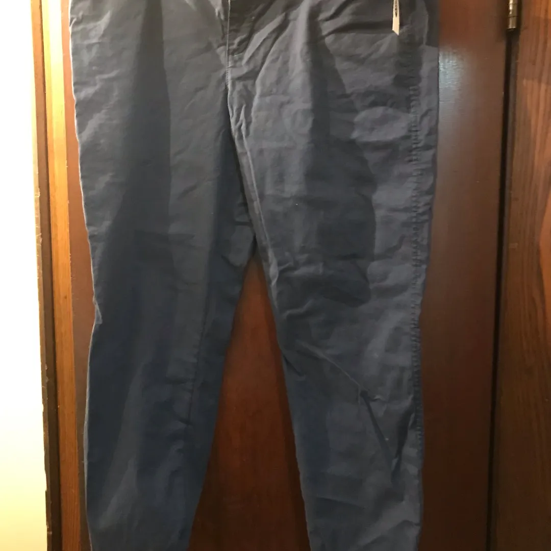 Old Navy Pixie Chinos - Perfect For Summer! photo 1