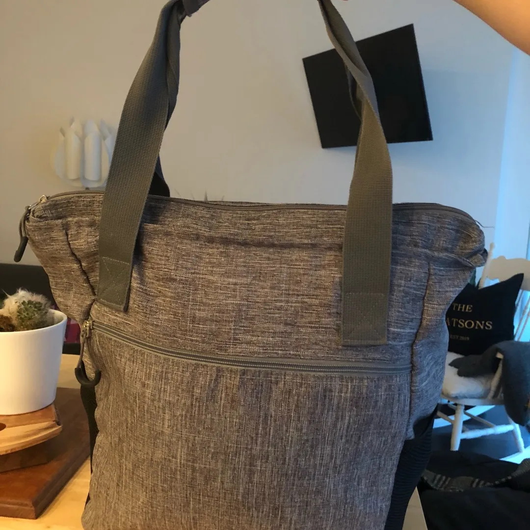 EUC HYBA Tote Bag That Transforms Into A Backpack 🤯 photo 1
