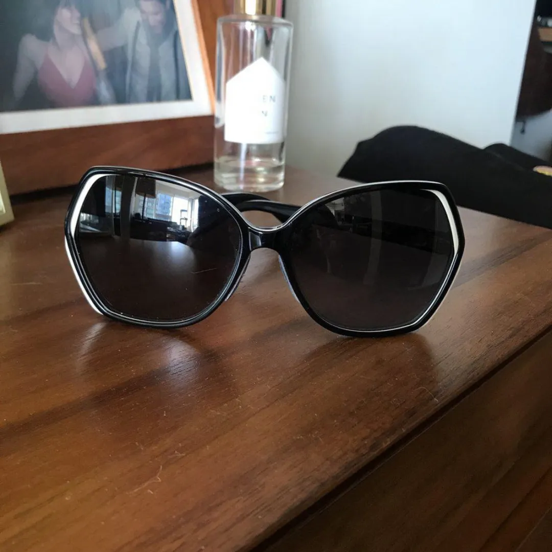 Authentic Marc Jacobs Sunglasses photo 5