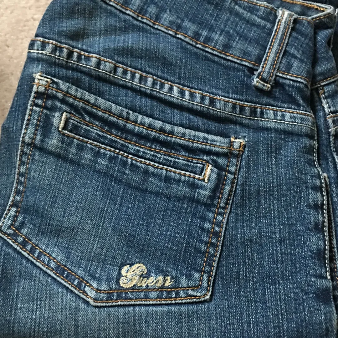 Guess Jeans Size 24 Fits 25 photo 1