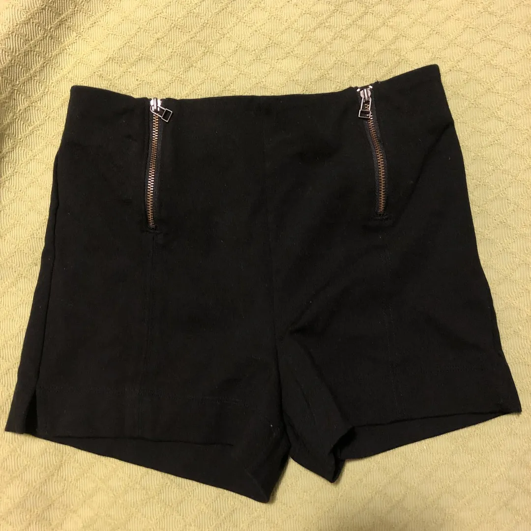 Aritzia Sunday Best black shorts Size 0 photo 1