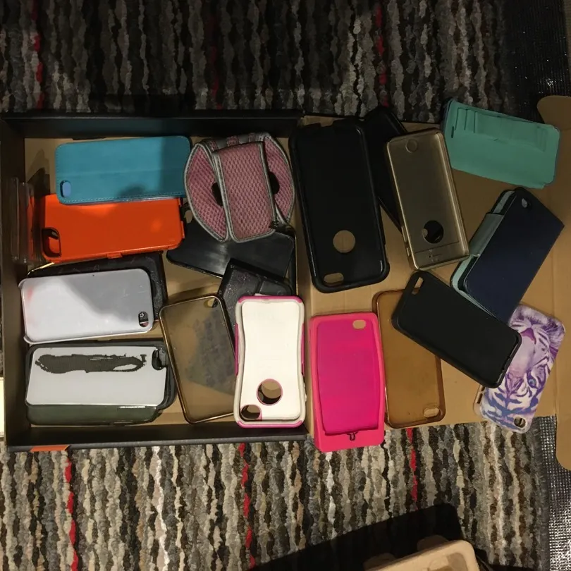 Lots Of iPhone 4 And iPhone 5 Protectors And Cases photo 3