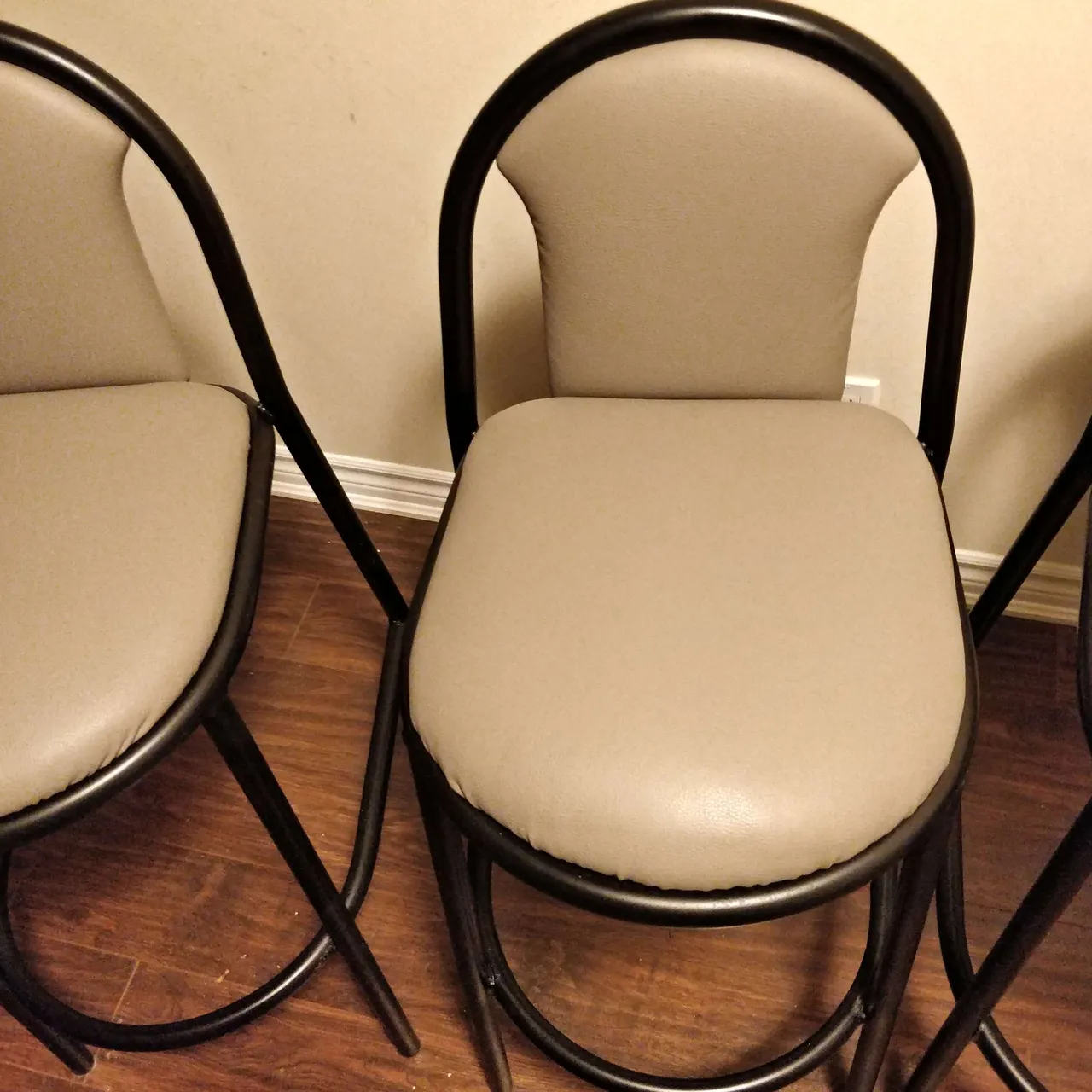5 refurbished bar stools photo 4