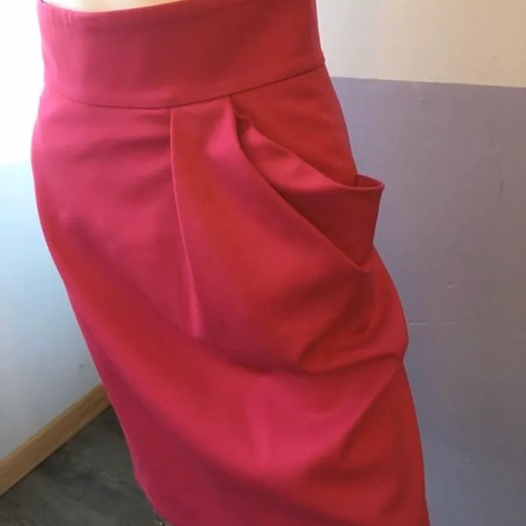 hot pink vintage Versace  skirt with fanned out 1940s style f... photo 5