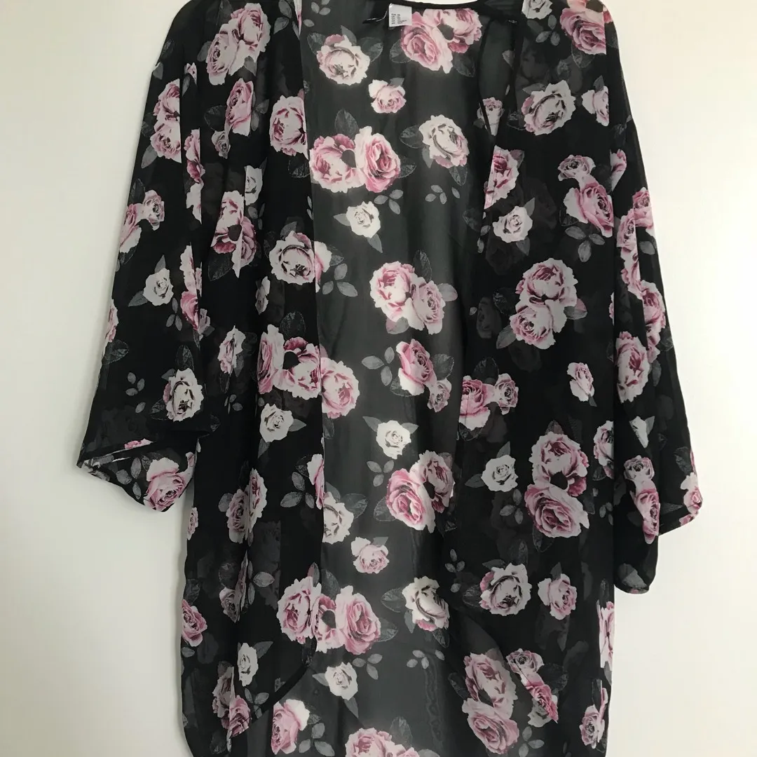 H&M Floral Pink Rose Black Kimono-Style Size XS photo 1
