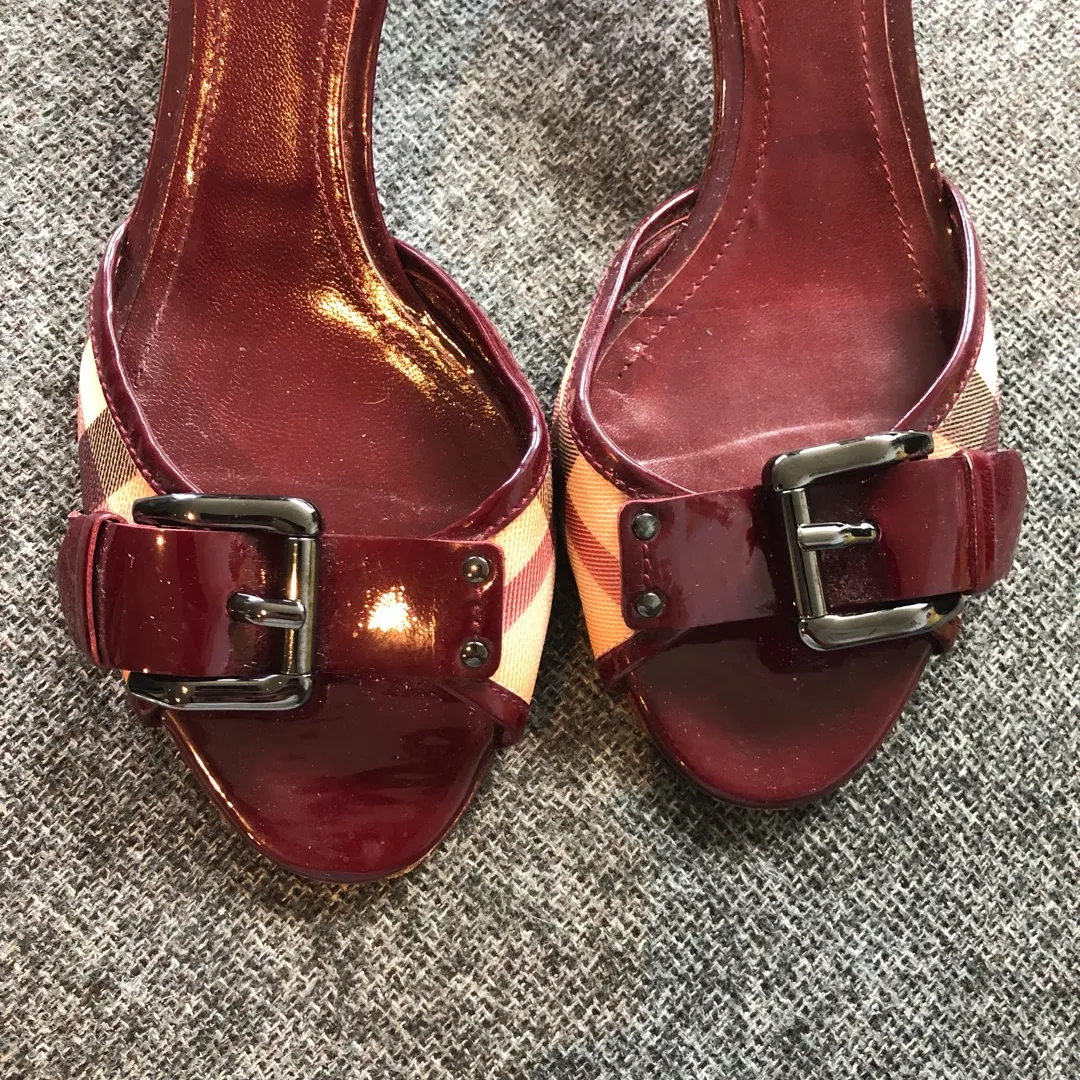 Gorgeous Burberry Mules Size 40 photo 4
