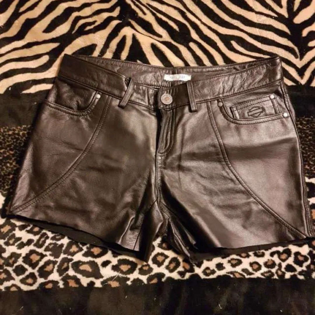 🏍 GENUINE HARLEY-DAVIDSON Leather Biker Shorts Ladies Size 4 photo 1