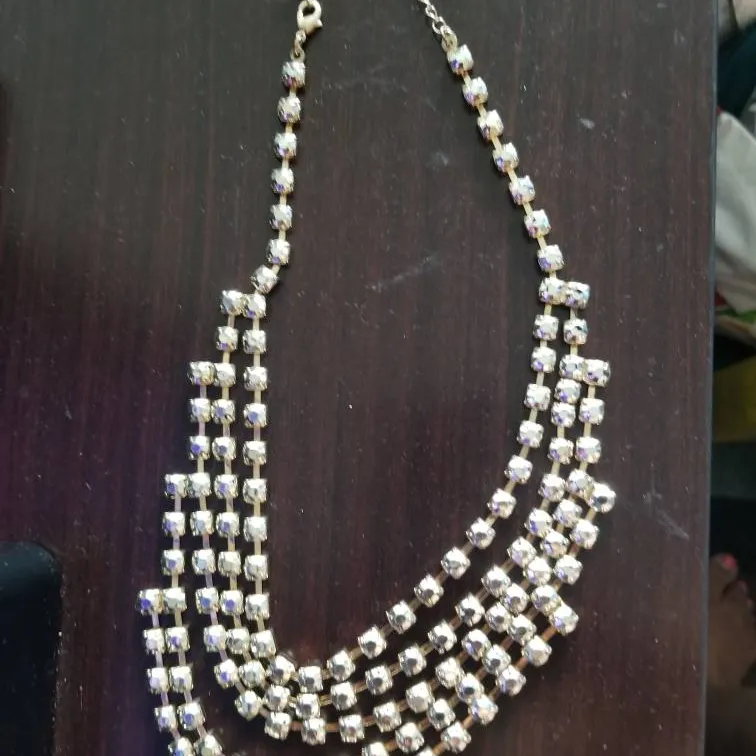 Gold Necklace With Shiney Stones photo 1