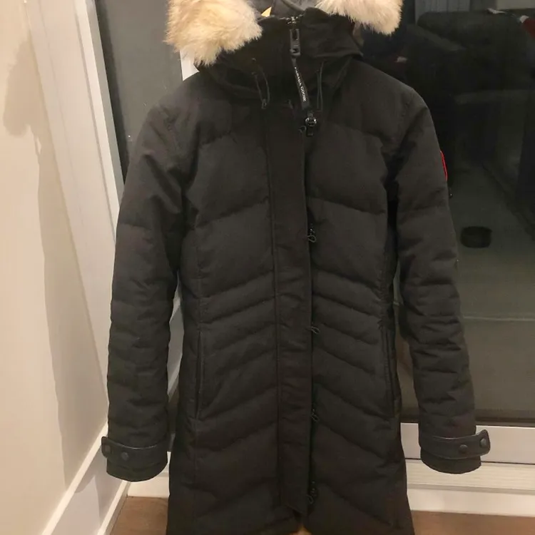Canada Goose Lorette Parka Size Small W Removable Hood. Like New photo 3