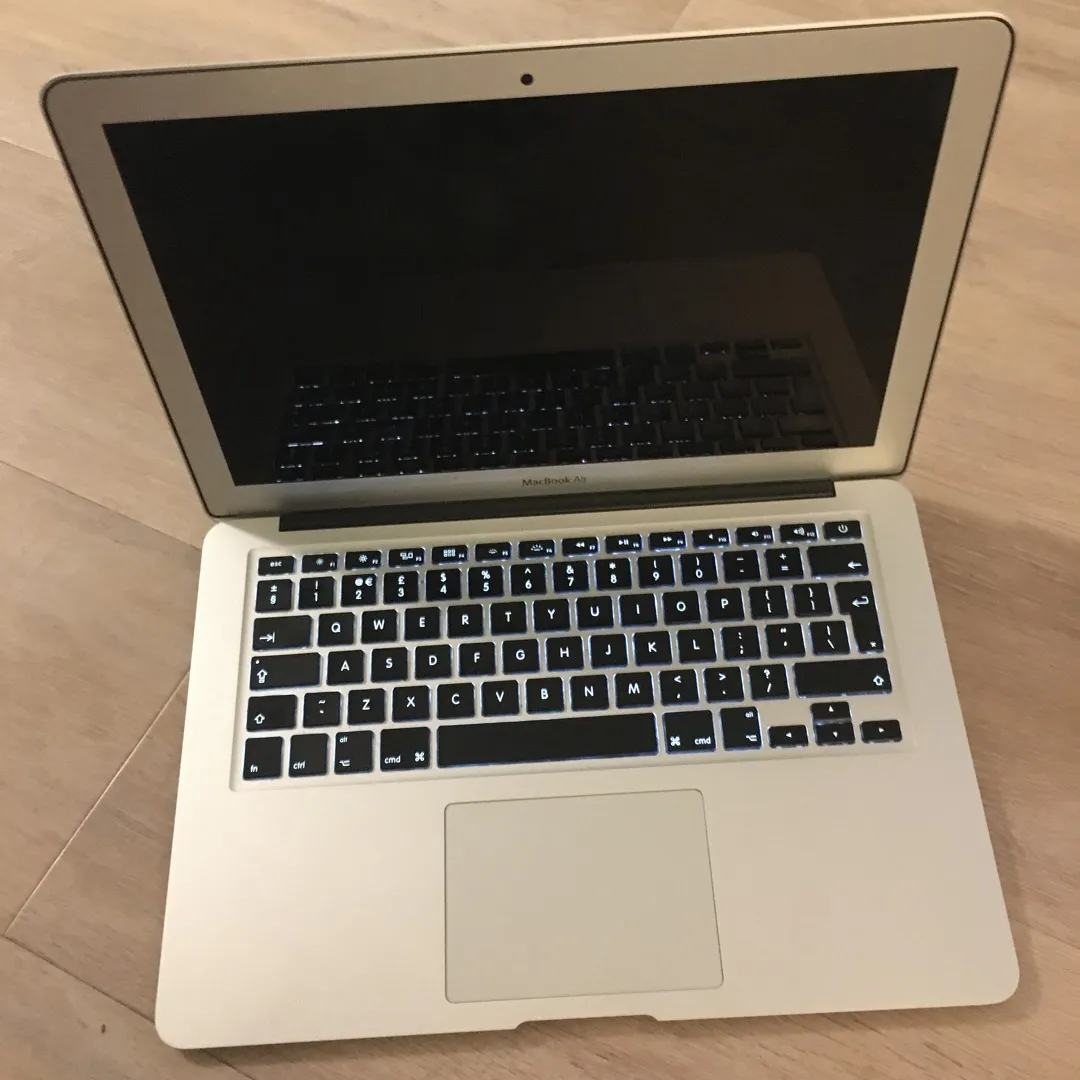 Apple MacBook Air 13.3in photo 1