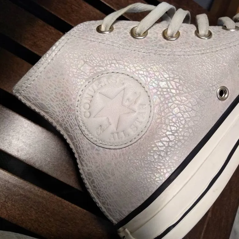 Converse Limited Edition White Pearlescent Crackle – US 6.5 photo 1