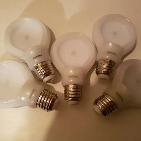 Phillips LED light Bulbs. photo 1