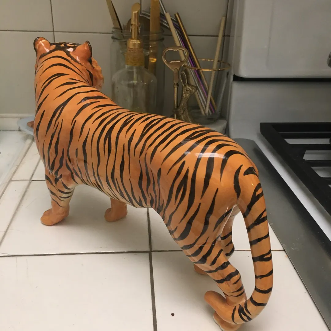 Tiger figurine photo 3