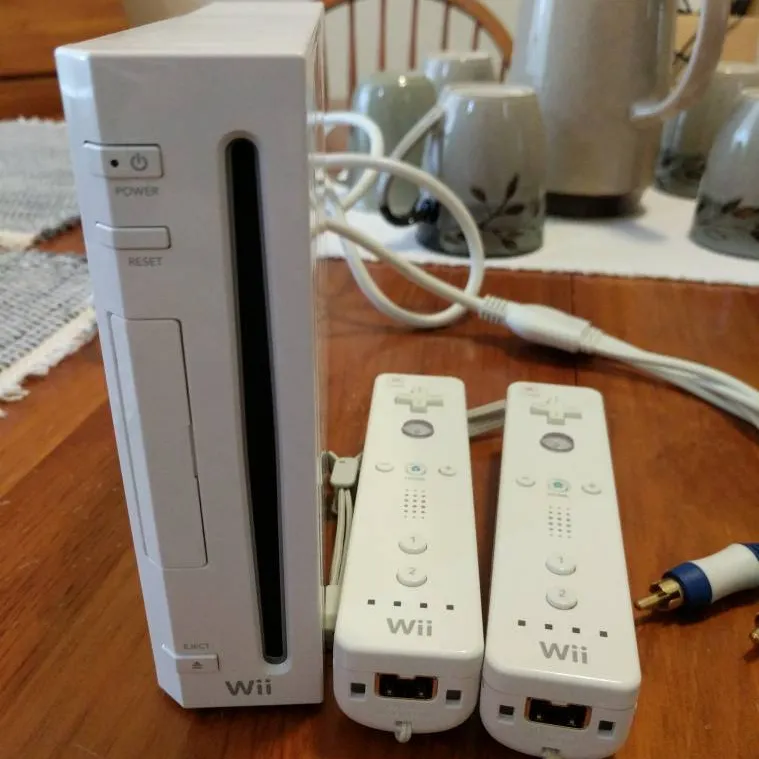 Nintendo Wii + 2 Controllers and Nunchuck photo 1