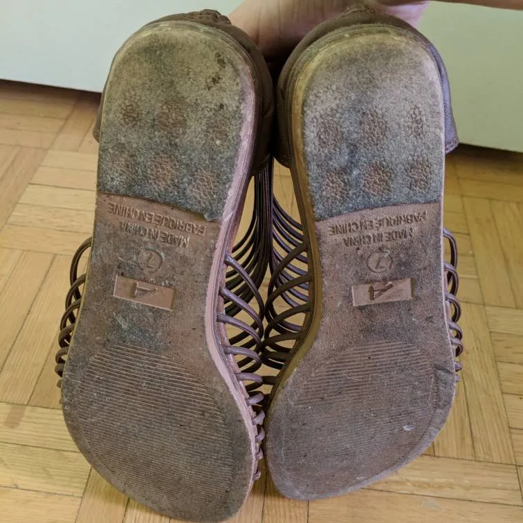 Size 7 Ardene Sandals photo 5