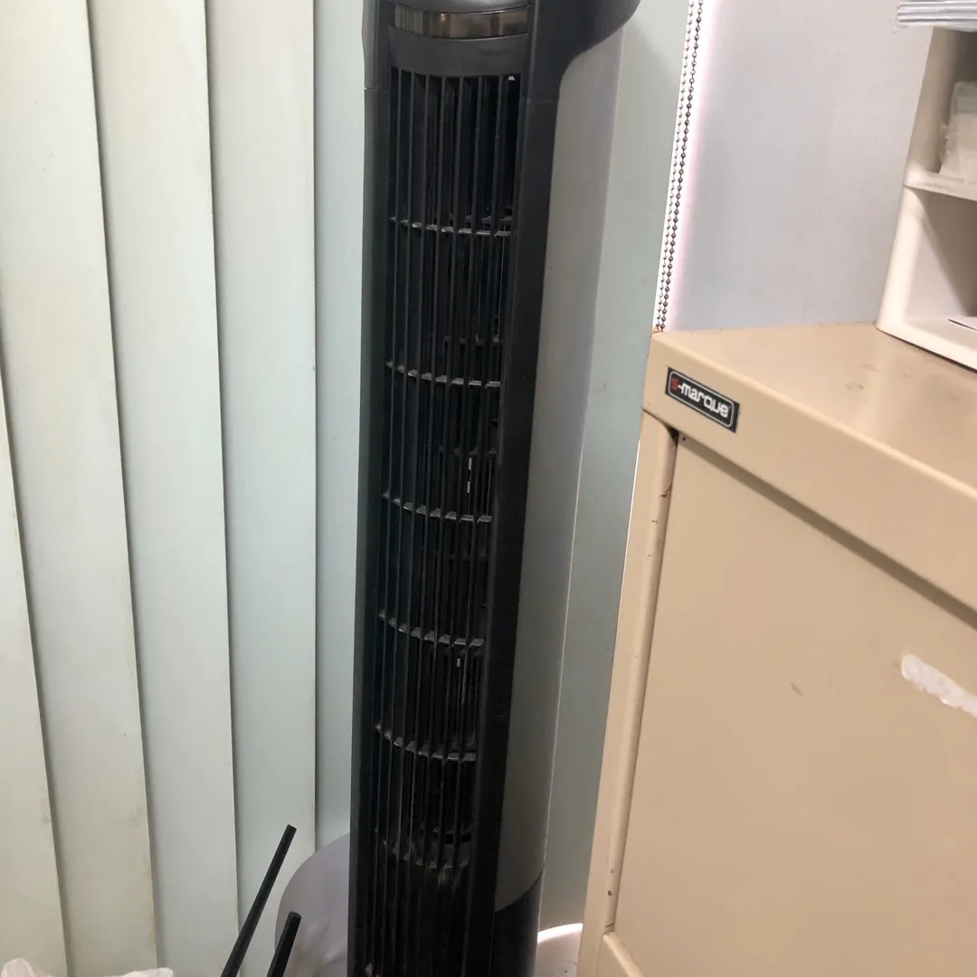 Rotating Tower Fan W Remote photo 1