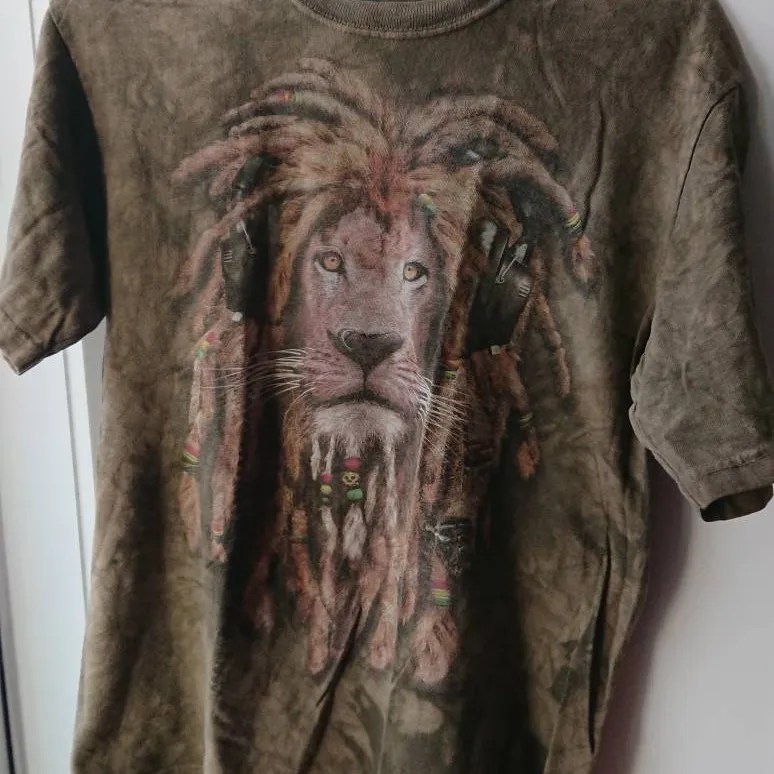 Lion Graphic Tshirt photo 1