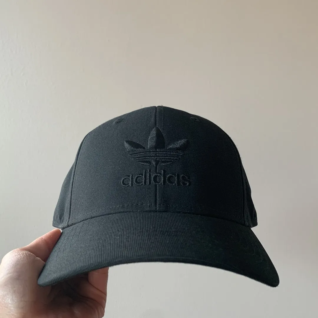 Black Adidas Cap 🧢 photo 3