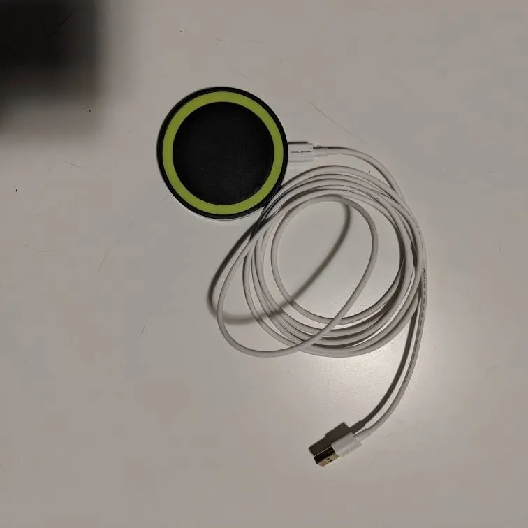 Qi Wireless Charger photo 1