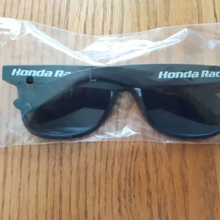 Honda Sunglasses + Popsocket photo 3