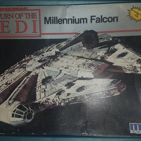 Star Wars Millennium Falcon Kit photo 1