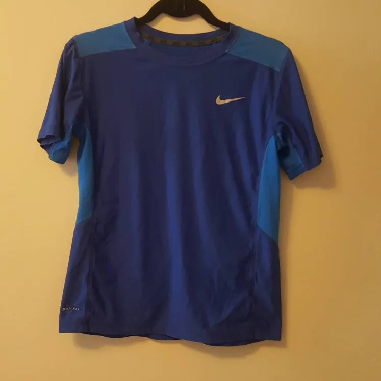 Nike dry fit top photo 1