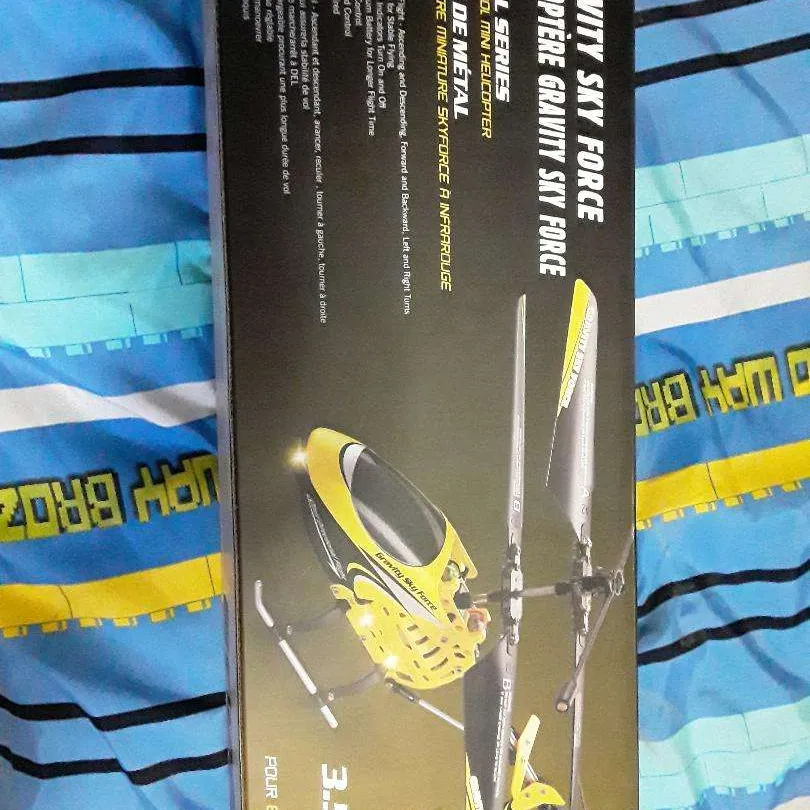 BRAND NEW Remote Control Helicopter photo 3