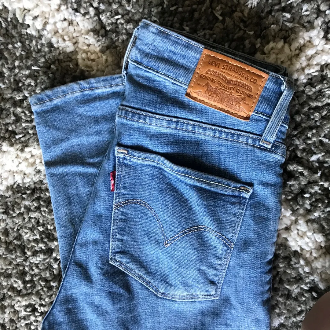 Levis High Rise Skinny photo 1
