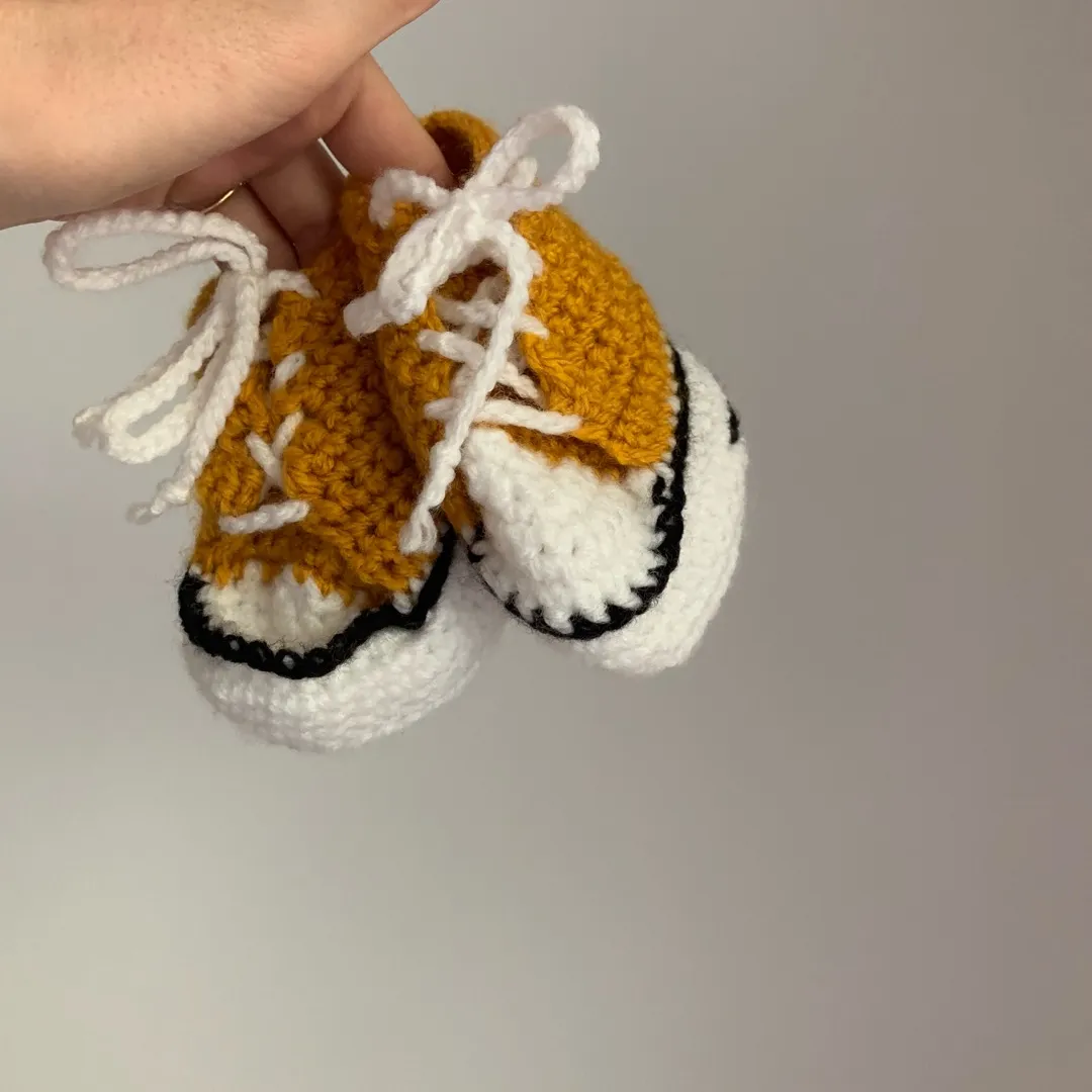 Knit Baby Converse Booties photo 3