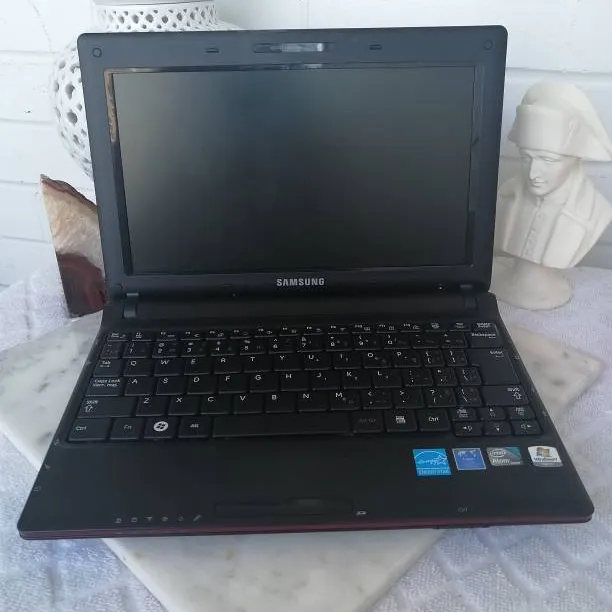 ☢️ Samsung Small Laptop photo 1