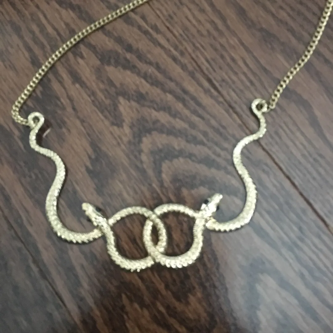 Halloween Decor - Snake/Medusa Necklace photo 1